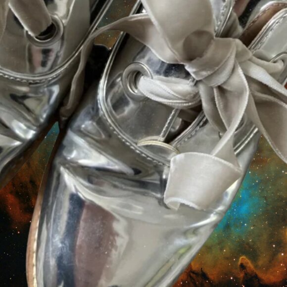 Shelly's of London Womens Silver Mirror Shoes Size 9.5 Never Worn - Picture 3 of 6